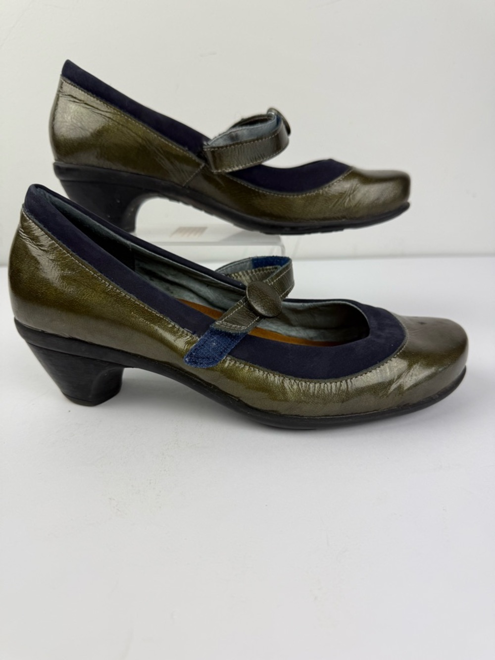 Naot Womens 38 (US 7-7.5) Pleasure Mary Jane Heels Green Blue Patent Leather